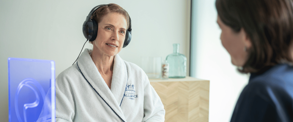 Femme avec casque - Séance Physioscan Alliance Pornic